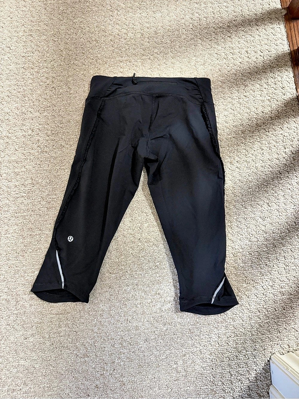 lululemon Run: Inspire Crop *Ruffle Athletic Cropped Pants in Black Like New